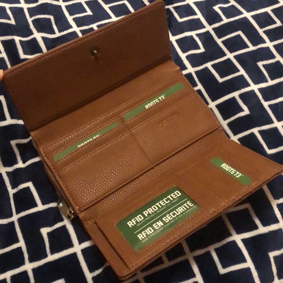 Roots leather Clutch - Picture 2 of 5